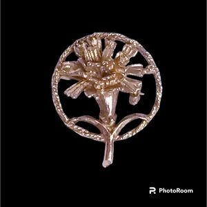 Vintage gold flower brooch